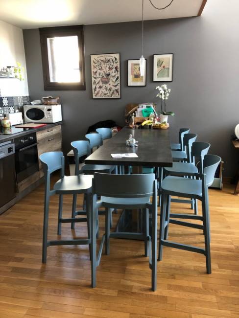 Стул пластиковый барный Abuela Stool 77 бледно-голубой 500х450х1010 мм Стул пластиковый барный Abuela Stool 77 бледно-голубой 500х450х1010 мм