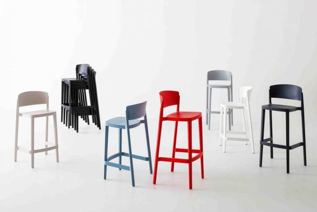 Стул пластиковый полубарный Abuela Stool 67 бледно-голубой 500х440х910 мм Стул пластиковый полубарный Abuela Stool 67 бледно-голубой 500х440х910 мм