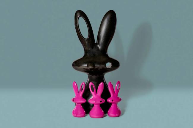 Фигура пластиковая Кролик Bunny Standard 290х220х600 мм Фигура пластиковая Кролик Bunny Standard 290х220х600 мм